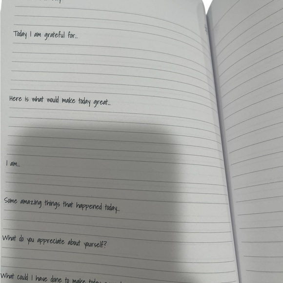 365 Daily Journal for Women - Picture 5 of 5